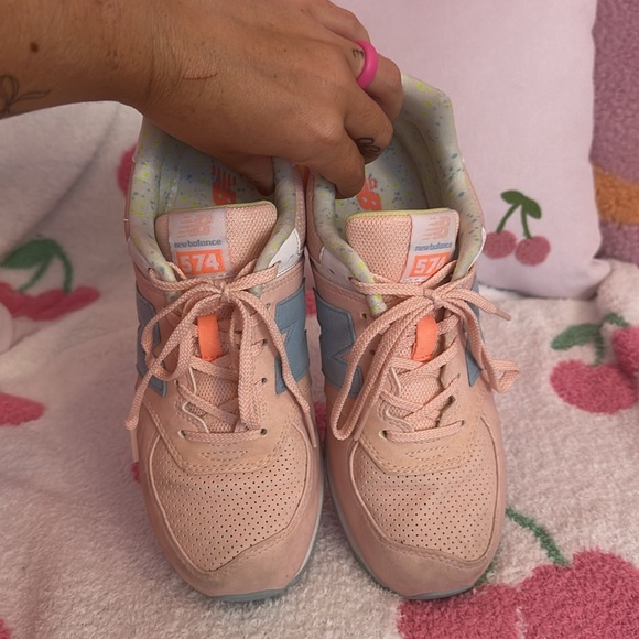 gently worn kids new balance 574 - Picture 3 of 3